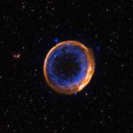 Dieses Bild, aufgenommen mit dem Very Large Telescope (VLT) der ESO, zeigt den Supernova-Überrest SNR 0509-67.5. Es sind die sich ausdehnenden Überbleibsel eines Sterns, der vor Hunderten von Jahren in einer doppelten Detonation explodierte.
