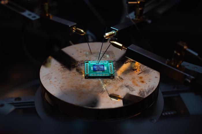 Sechsfach gestapelt: Forschende erhöhen Transistoren-Limit von Mikrochips